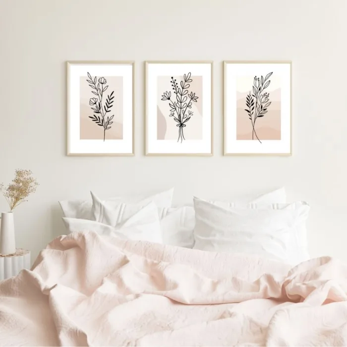 3er Reihe Poster 'Florale LineArt Blumen' in einem Schlafzimmer – Elegante Wanddekoration mit minimalistischen Blumenmotiven