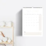 Kalender 2026 an Küchenwand – praktisch platziert für den täglichen Überblick