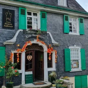 Eingang des Schloss Restaurants in Solingen