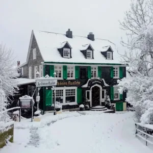 Winteransicht des Schlossrestaurants in Solingen