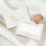 Individuelle Terminkarte für Business – Vorder- und Rückseite auf Seidentuch präsentiert